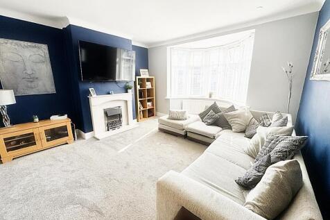 2 bedroom semi-detached house for sale