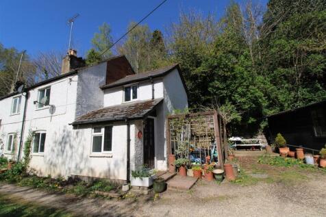 Vicarage Hill, Lower Bourne GU10 2 bed cottage for sale