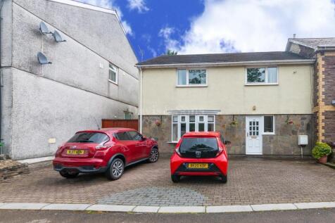 St Mary Street, Risca, Newport. NP11 3 bed semi