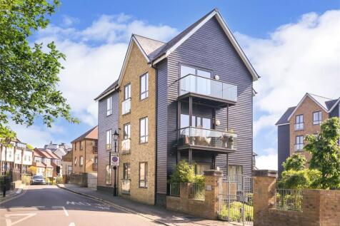 3 bedroom flat for sale