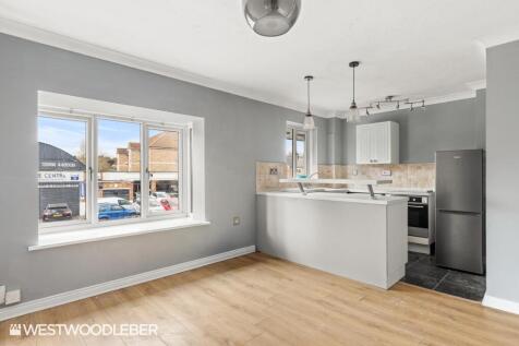 High Road, Broxbourne EN10 2 bed flat for sale