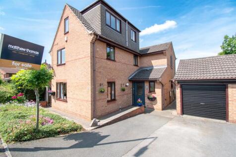 5 bedroom detached house for sale