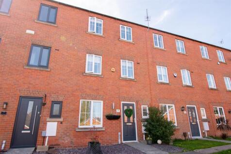4 bedroom terraced house for sale