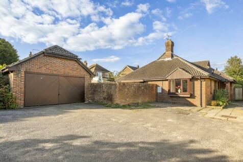 3 bedroom detached bungalow for sale