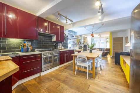 5 bedroom terraced house for sale