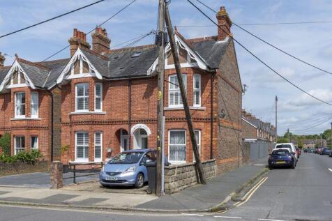 Harcourt Road, Uckfield 1 bed ground floor maisonette for sale