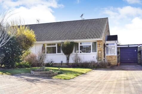 Swallow Close, Hampshire GU46 2 bed bungalow for sale