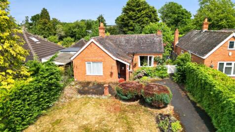 Moulsham Lane, Hampshire GU46 3 bed bungalow for sale