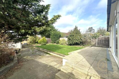 The Warren, WORCESTER PARK KT4 4 bed bungalow for sale