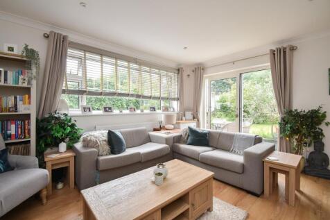 St. Matthews Gardens, St.... 2 bed flat for sale