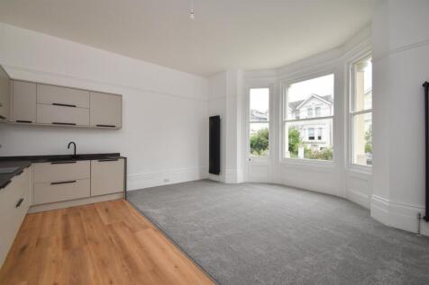 3 bedroom flat for sale