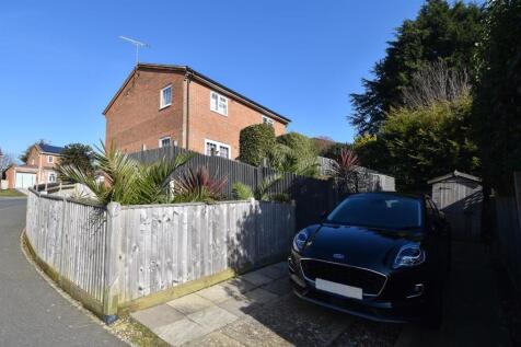 2 bedroom semi-detached house for sale