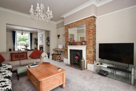 5 bedroom semi-detached house for sale