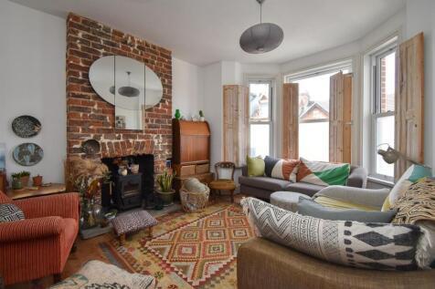 4 bedroom terraced house for sale