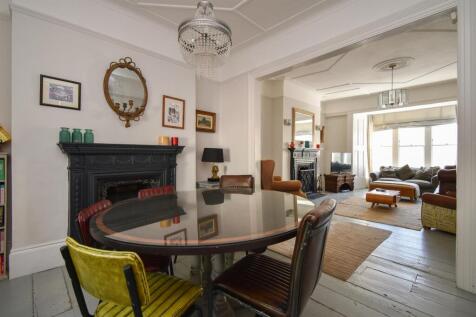 6 bedroom terraced house for sale