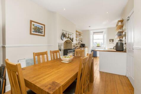 3 bedroom flat for sale