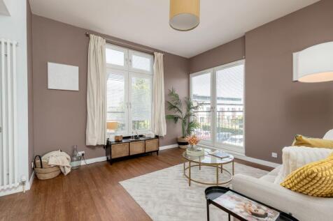 3 bedroom town house for sale