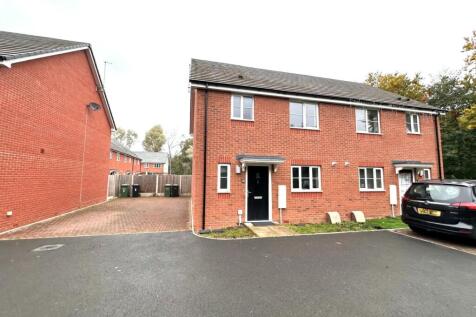 Viaduct Close, Kidderminster, DY10 3 bed semi