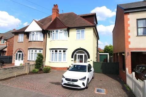 Grosvenor Avenue, Kidderminster, DY10 4 bed semi