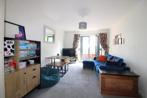 Castle Road, Kidderminster, DY11 2 bed apartment for sale