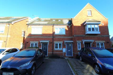 3 bedroom town house for sale