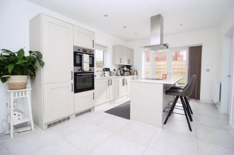 Chaffinch Gardens, Botley SO32 4 bed detached house for sale