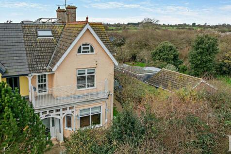 6 bedroom semi-detached house for sale