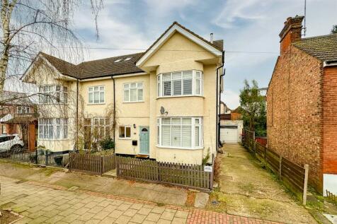 5 bedroom semi-detached house for sale