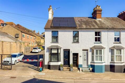 New Kent Road, St. Albans... 2 bed end of terrace house for sale