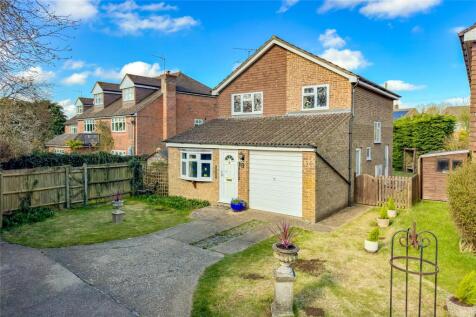 Chesterton Avenue, Harpenden... 3 bed detached house for sale