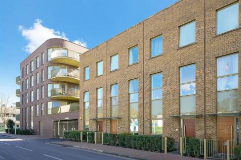 3 bedroom town house for sale