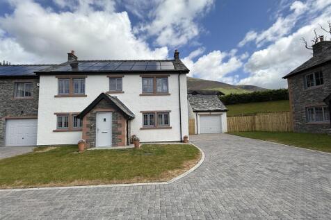 4 bedroom semi-detached house for sale