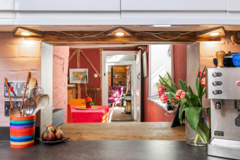 Lavender Mead, Hampshire, SO21 5 bed country house for sale