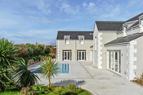 11 bedroom detached house for sale