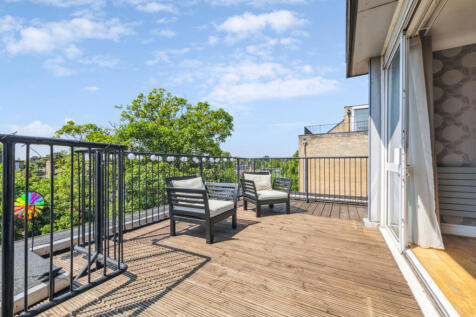 Lansdowne Road, London, SW20 3 bed apartment for sale