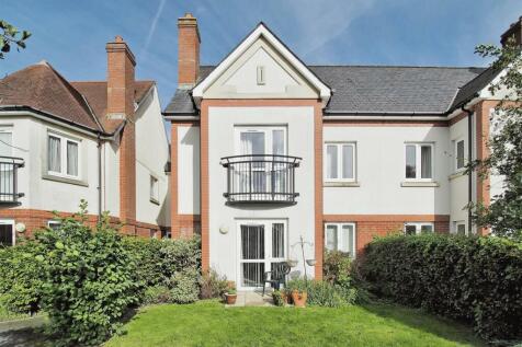 Farringford Court, Avenue Road... 1 bed apartment for sale