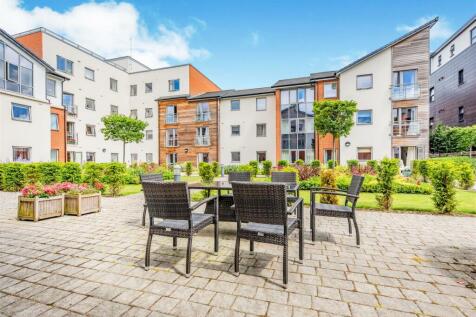Kings Place, Fleet Road, Fleet. 1 bed apartment for sale