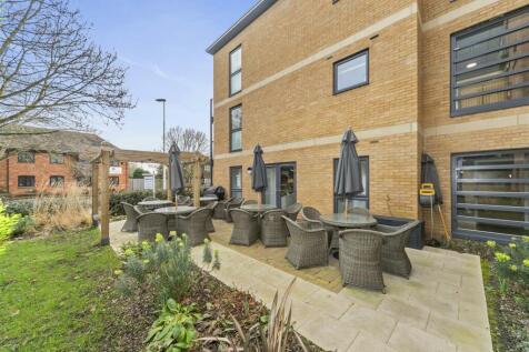 Turner Place, The Moors, Thatcham... 1 bed apartment for sale