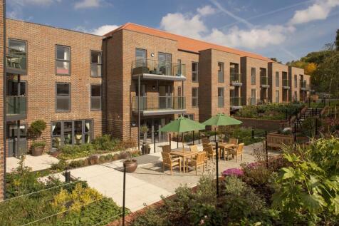 Lower Turk Street, Alton 2 bed apartment for sale