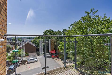 Goldwyn House, Studio Way, Borehamwood 2 bed apartment for sale