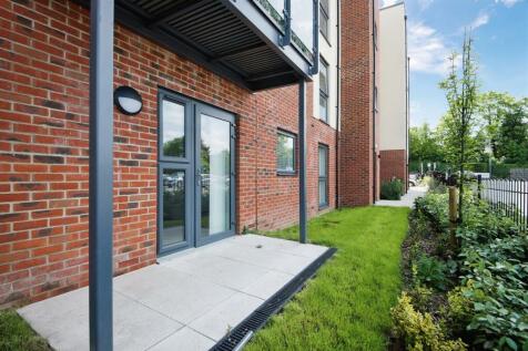 Sewardstone Road, Waltham Abbey 1 bed apartment for sale