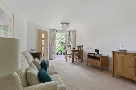 Austen Place, Lower Turk Street, Alton 2 bed apartment for sale