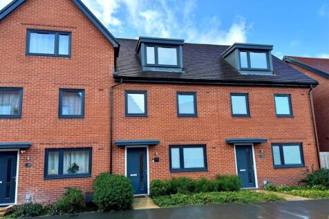 3 bedroom terraced house for sale