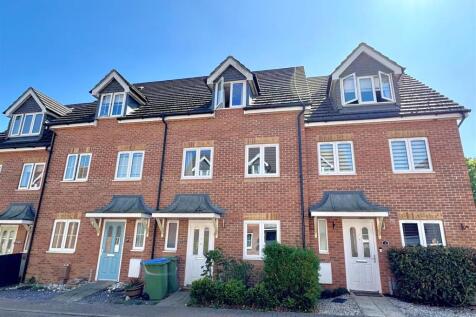 3 bedroom town house for sale