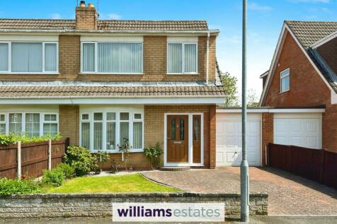 3 bedroom semi-detached house for sale