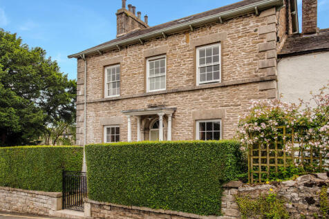 9 Haverflatts Lane, Milnthorpe, LA7 5 bed detached house for sale