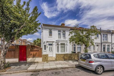 4 bedroom end of terrace house for sale