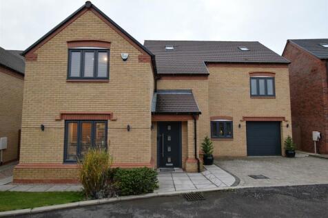 6 bedroom detached house for sale