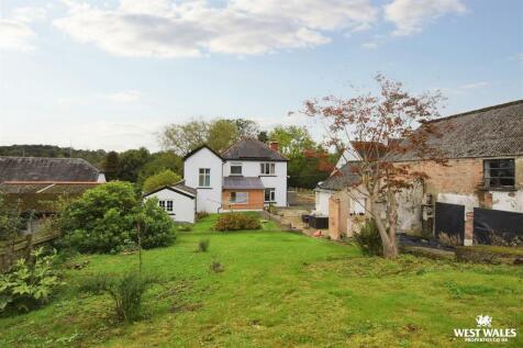 Carmarthen Road, Newcastle Emlyn 4 bed detached house for sale