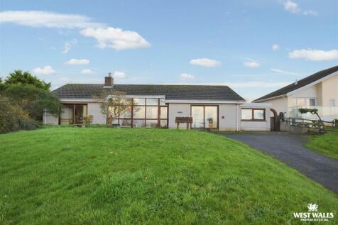 Tresaith Road, Aberporth, Cardigan 4 bed detached bungalow for sale